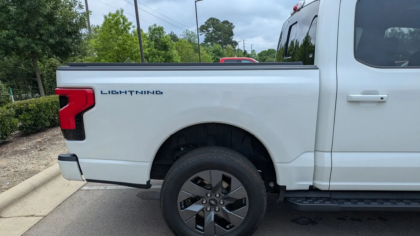 2025 Ford F-150 Lightning Lariat