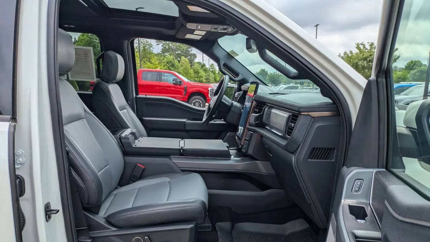 2025 Ford F-150 Lightning Lariat