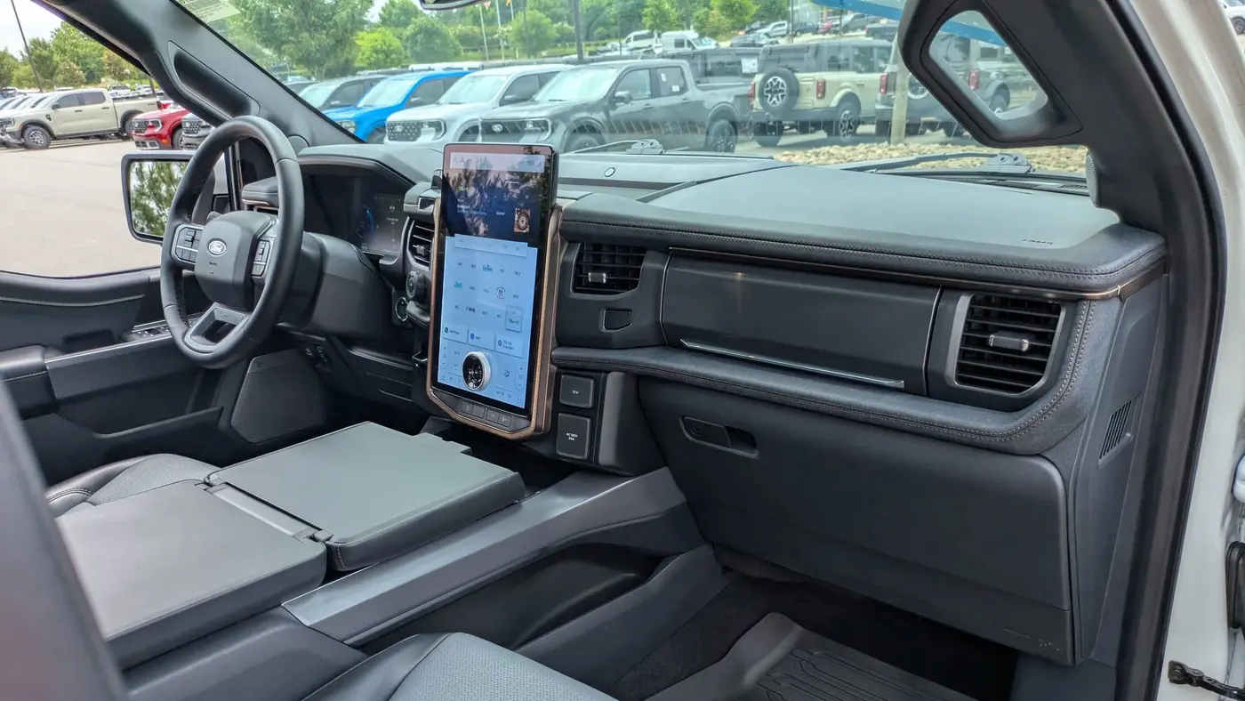2025 Ford F-150 Lightning Lariat