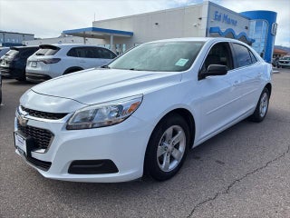 2014 Chevrolet Malibu with Summit White Exterior