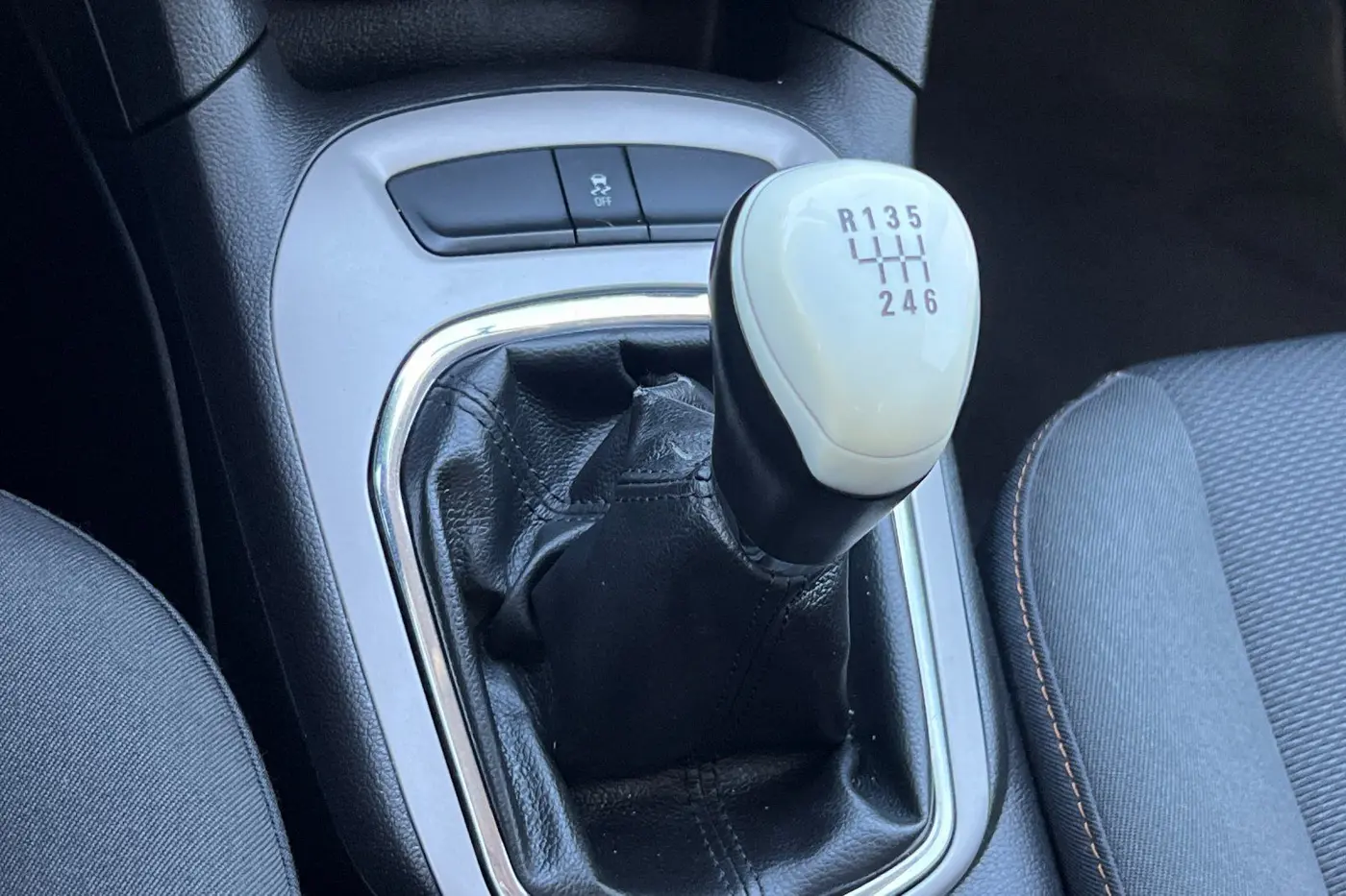 2017 Chevrolet Cruze - $9,800