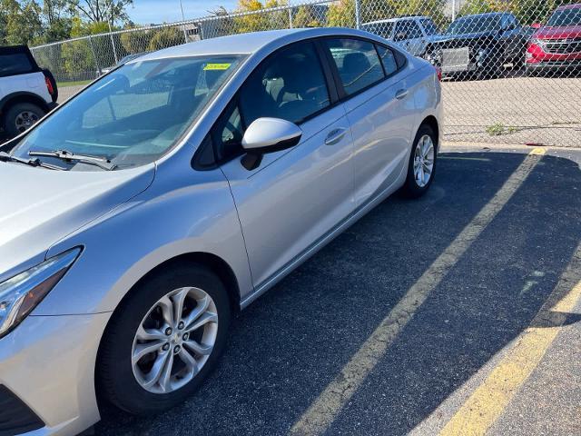 2019 Chevrolet Cruze - $9,779