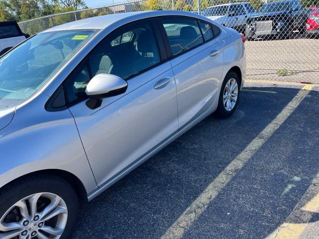 2019 Chevrolet Cruze - $9,779