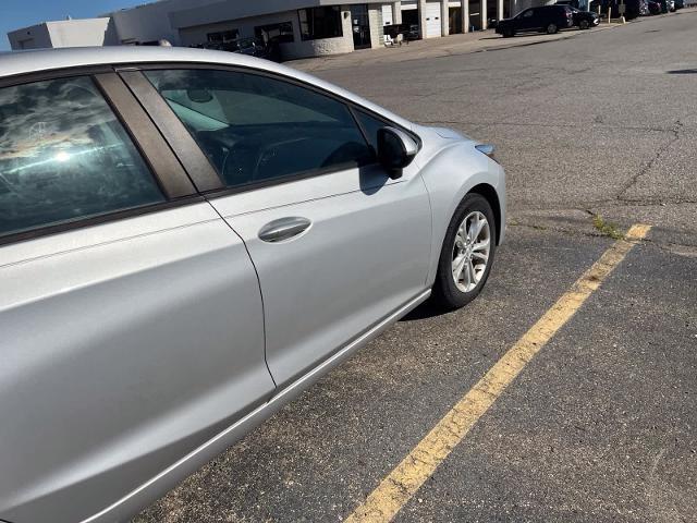 2019 Chevrolet Cruze - $9,779