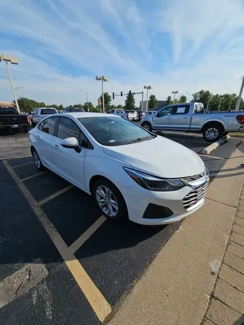 2019 Chevrolet Cruze - $11,999