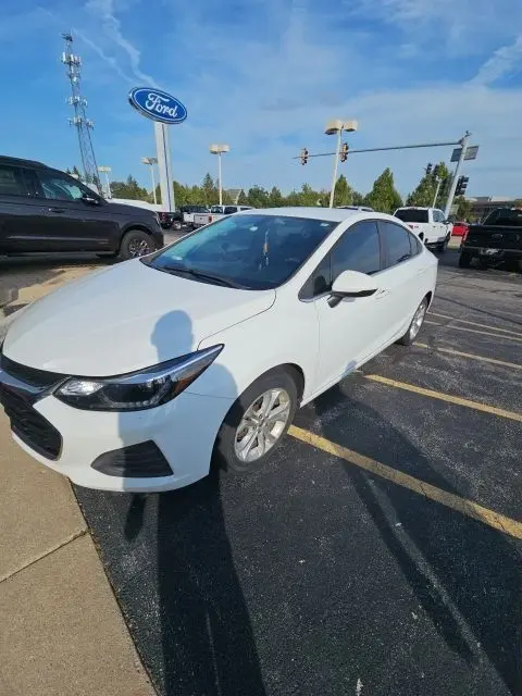 2019 Chevrolet Cruze - $11,999