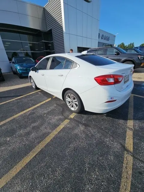 2019 Chevrolet Cruze - $11,999