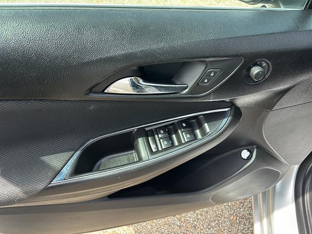 2018 Chevrolet Cruze - $9,900