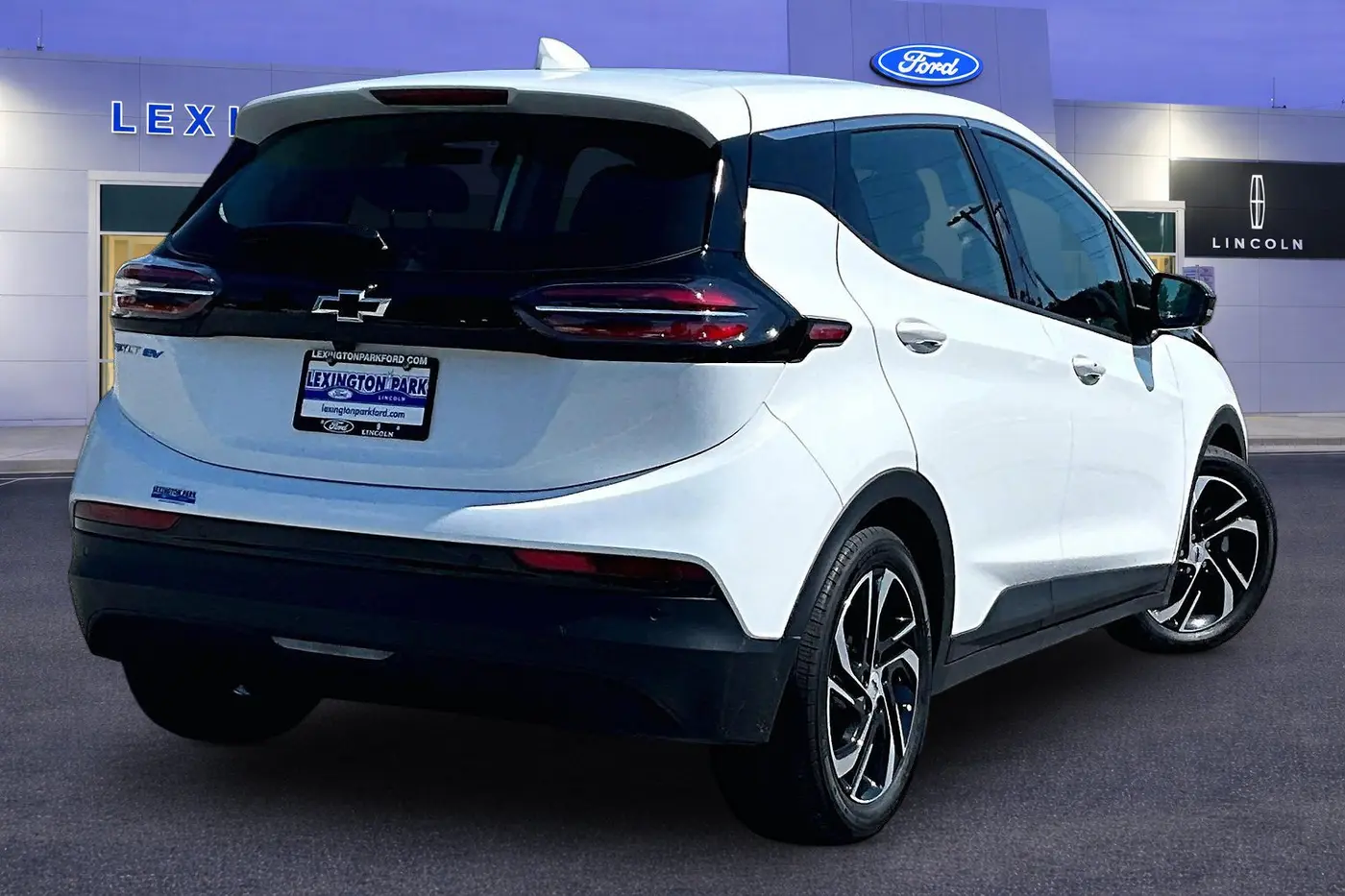 2023 Chevrolet Bolt - $25,700