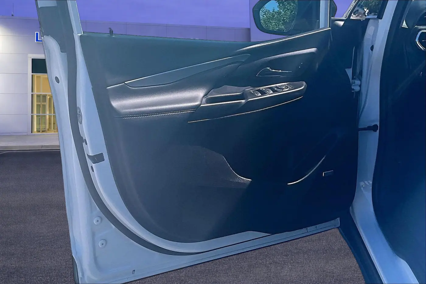 2023 Chevrolet Bolt - $25,700