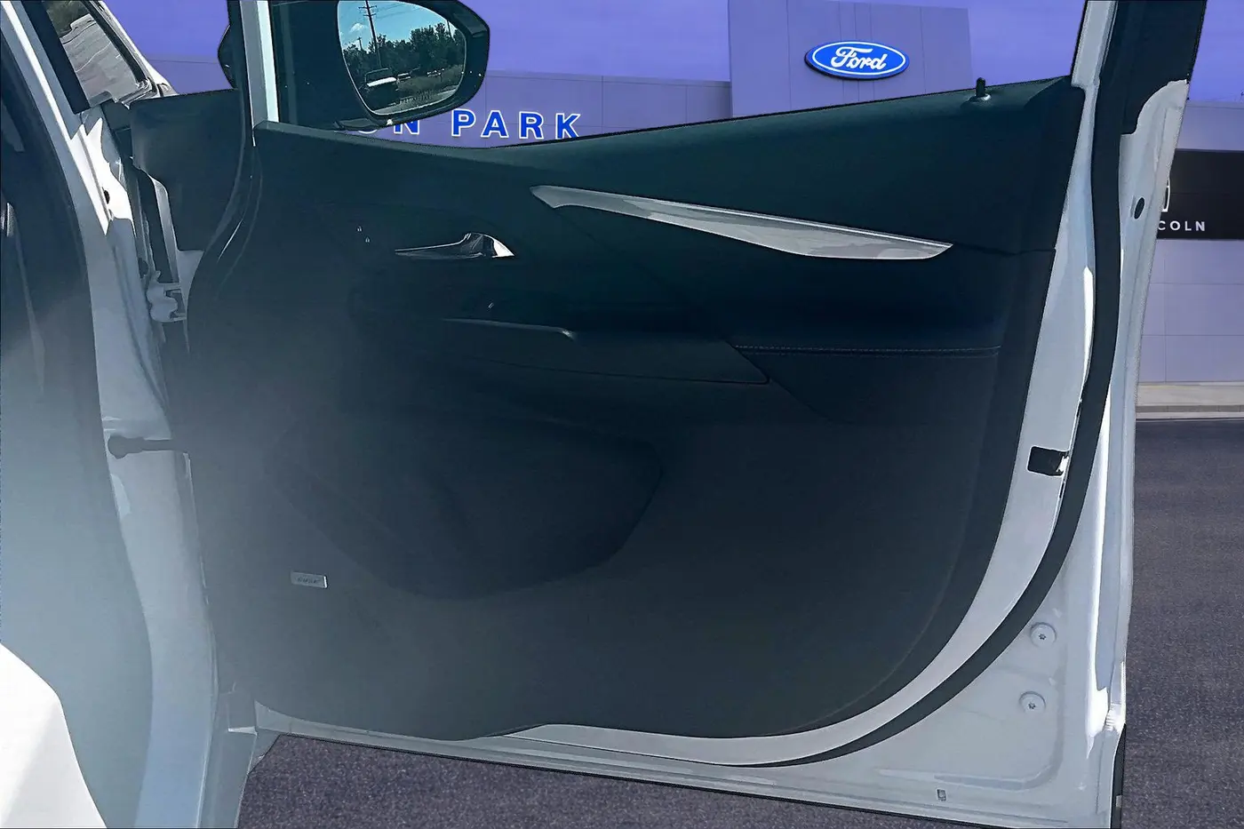 2023 Chevrolet Bolt - $25,700