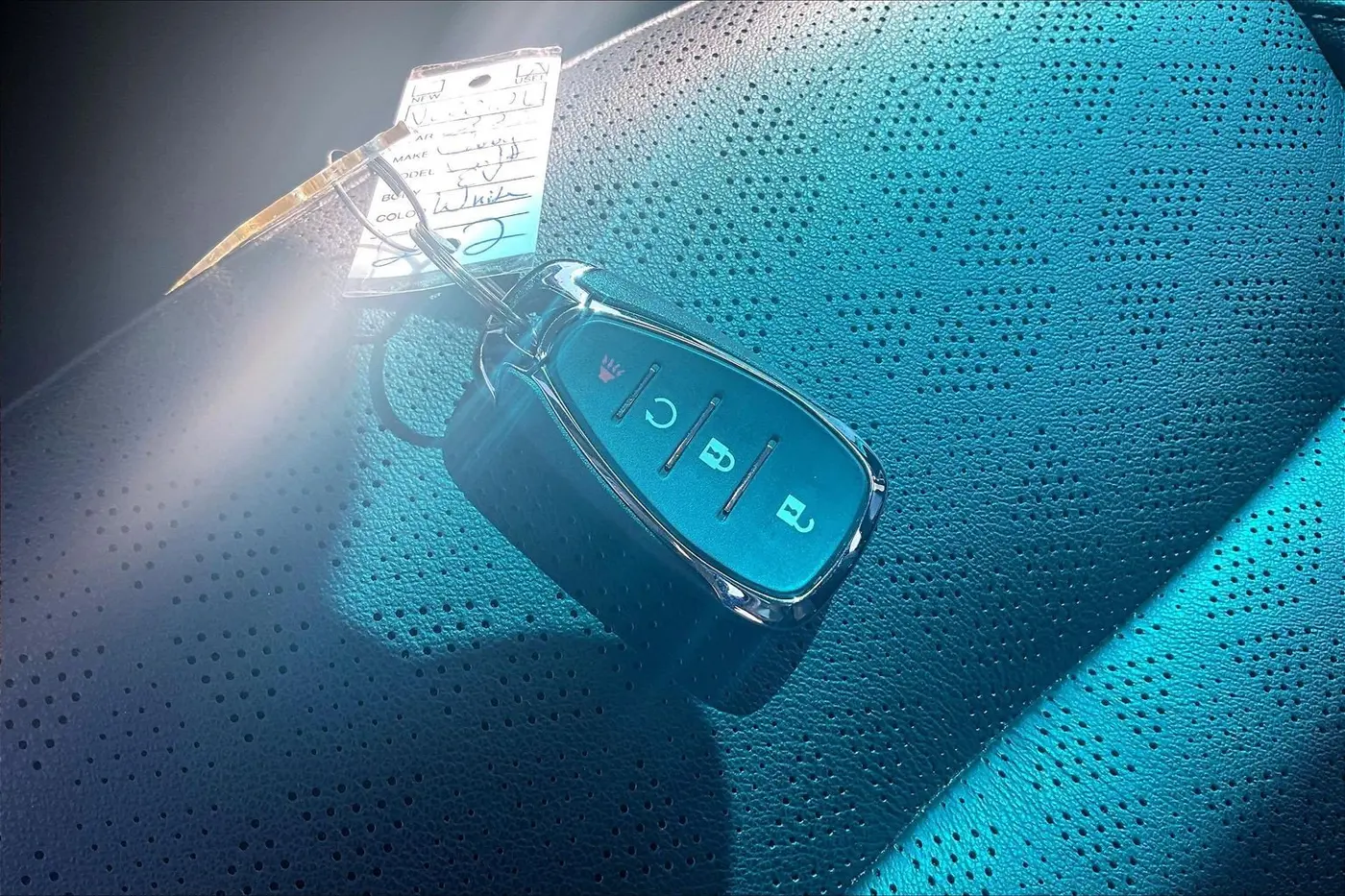2023 Chevrolet Bolt - $25,700