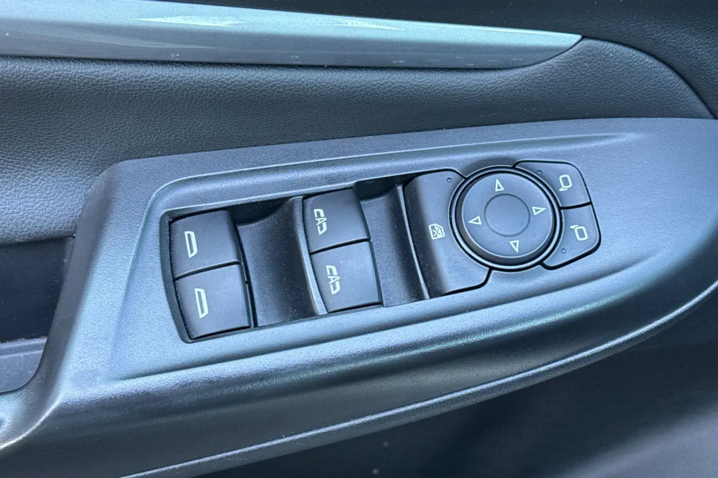 2023 Chevrolet Bolt - $21,900