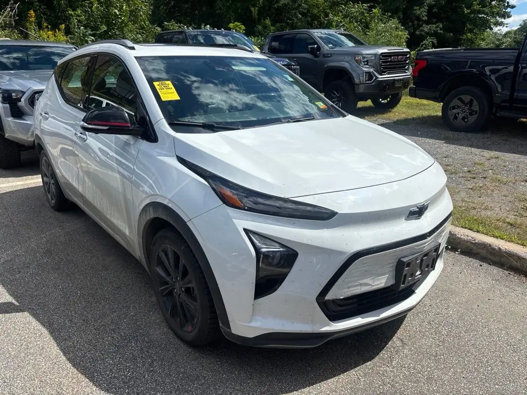 2023 Chevrolet Bolt EUV Premier — photo 1 of 5
