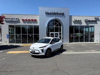 2022 Chevrolet Bolt EUV with Summit White Exterior