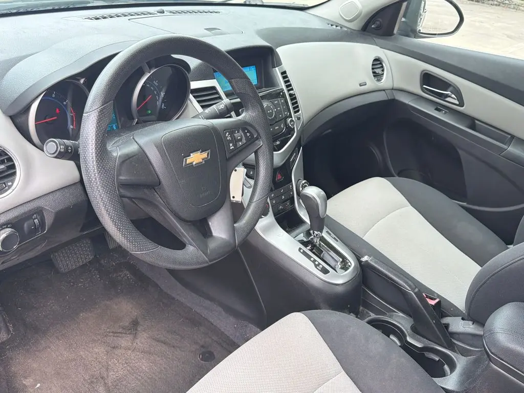 2011 Chevrolet Cruze - $5,500