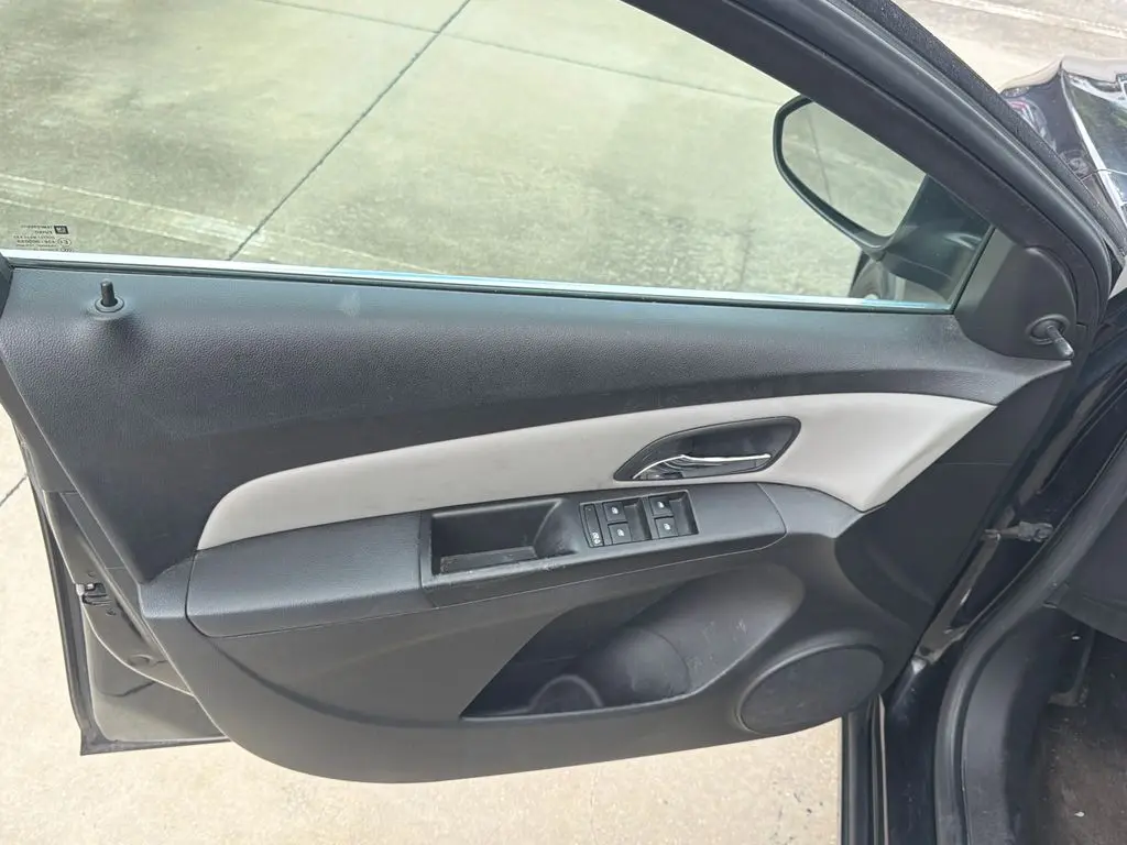 2011 Chevrolet Cruze - $5,500