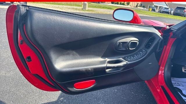 2004 Chevrolet Corvette Base