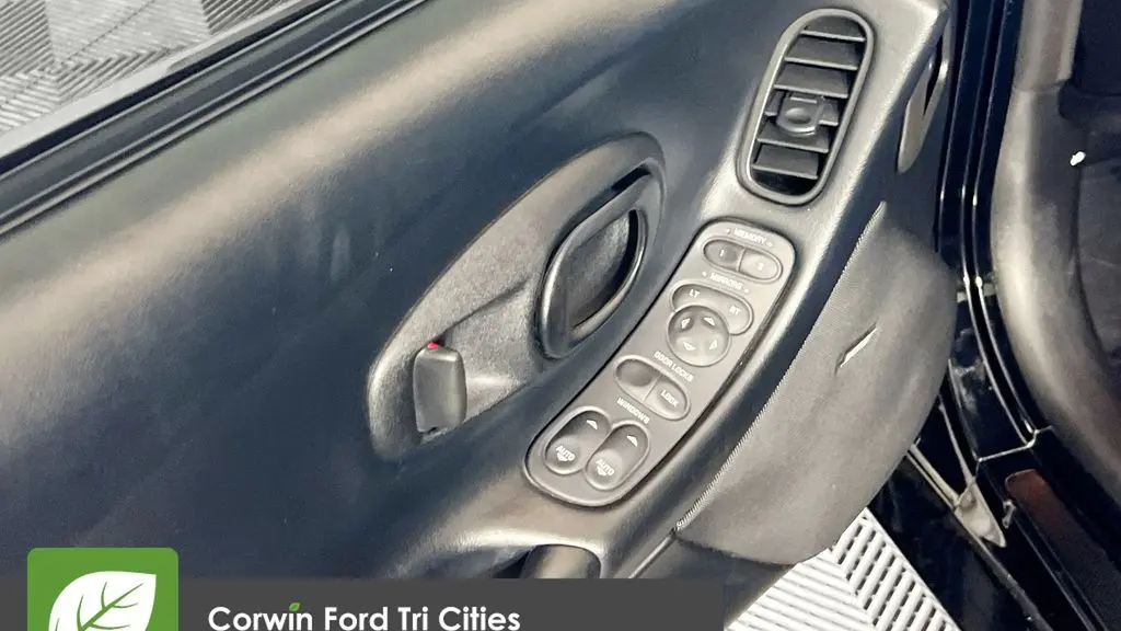 2004 Chevrolet Corvette Base