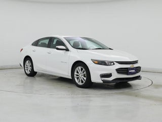 2018 Chevrolet Malibu with Summit White Exterior