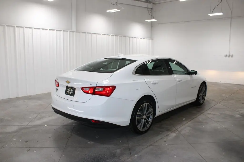 2025 Chevrolet Malibu - $17,998