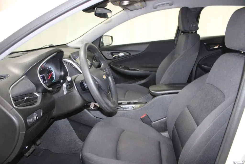 2025 Chevrolet Malibu - $17,998
