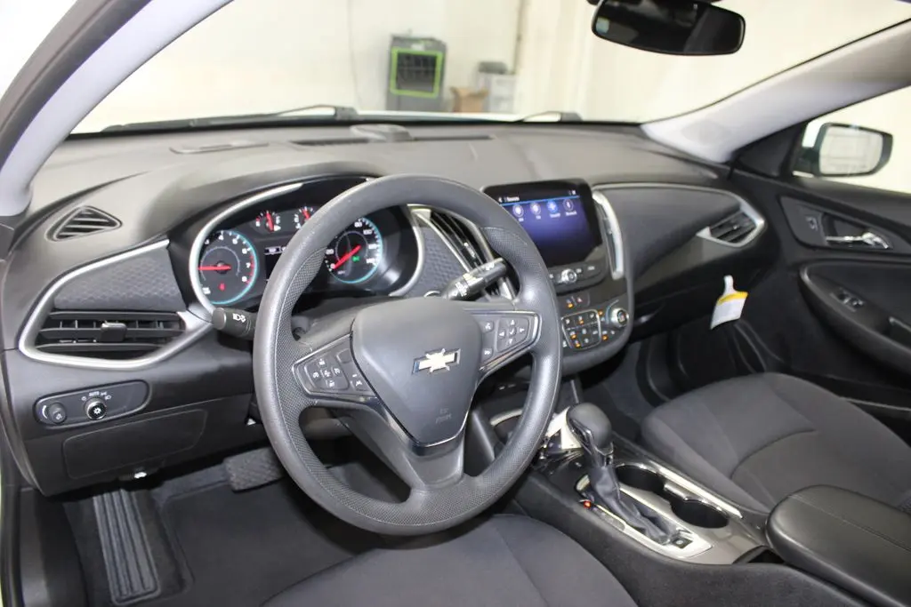 2025 Chevrolet Malibu - $17,998