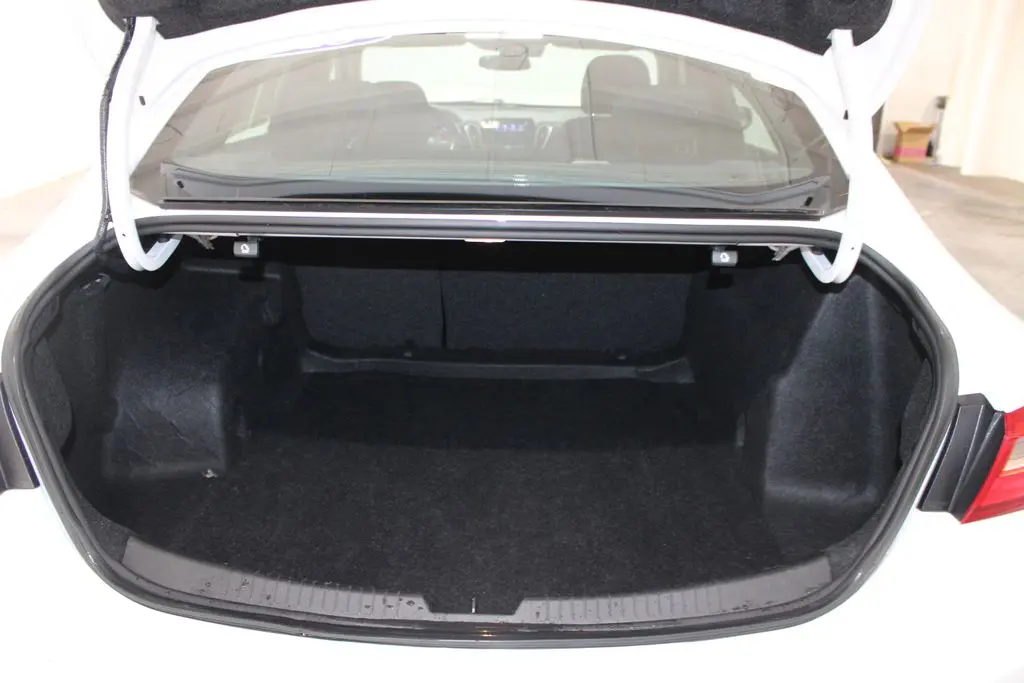 2025 Chevrolet Malibu - $17,998