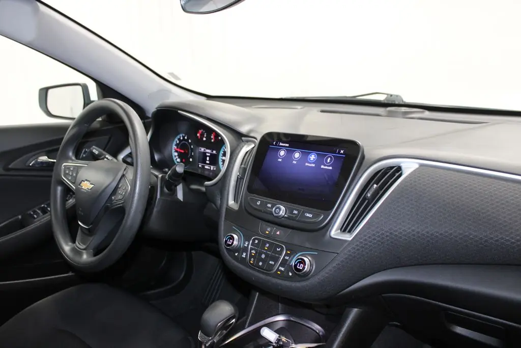 2025 Chevrolet Malibu - $17,998