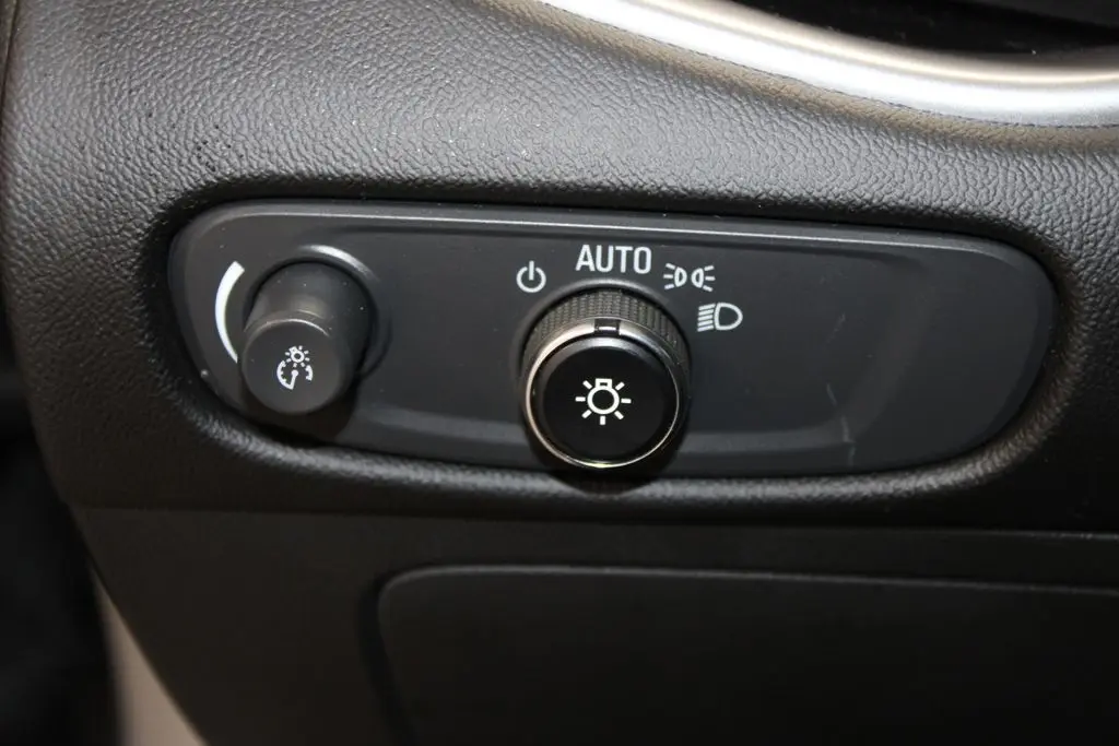 2025 Chevrolet Malibu - $17,998