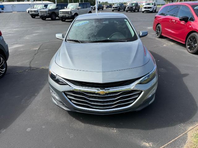 2025 Chevrolet Malibu LT — photo 1 of 12
