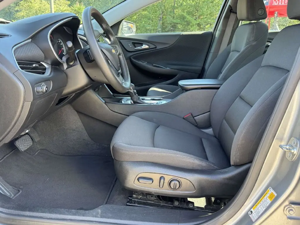2025 Chevrolet Malibu - $18,200