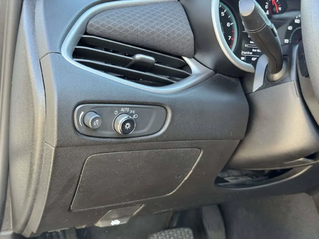 2025 Chevrolet Malibu - $18,200