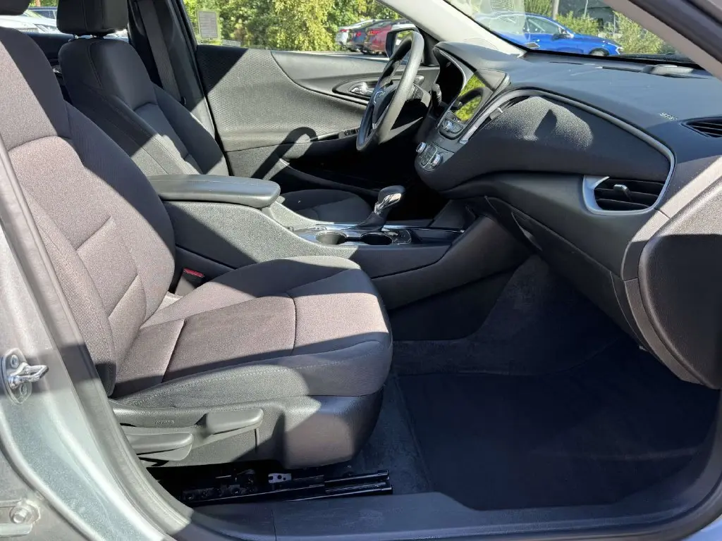 2025 Chevrolet Malibu - $18,200