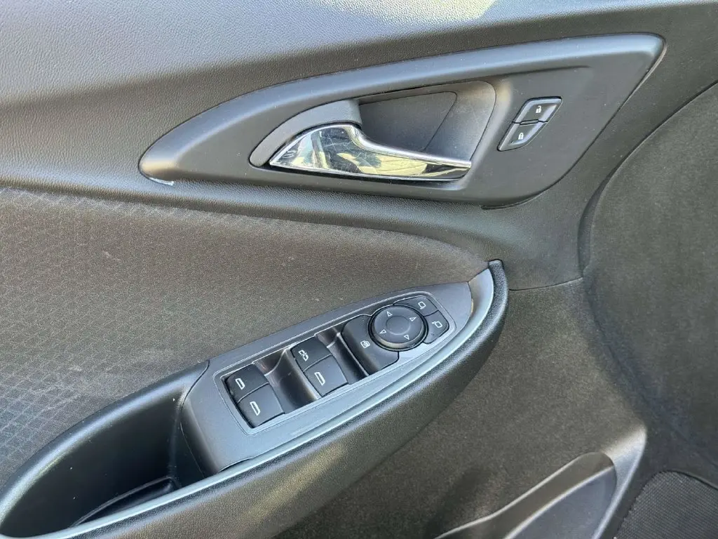 2025 Chevrolet Malibu - $18,200