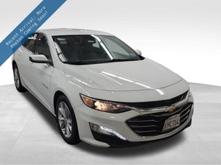2023 Chevrolet Malibu with Summit White Exterior