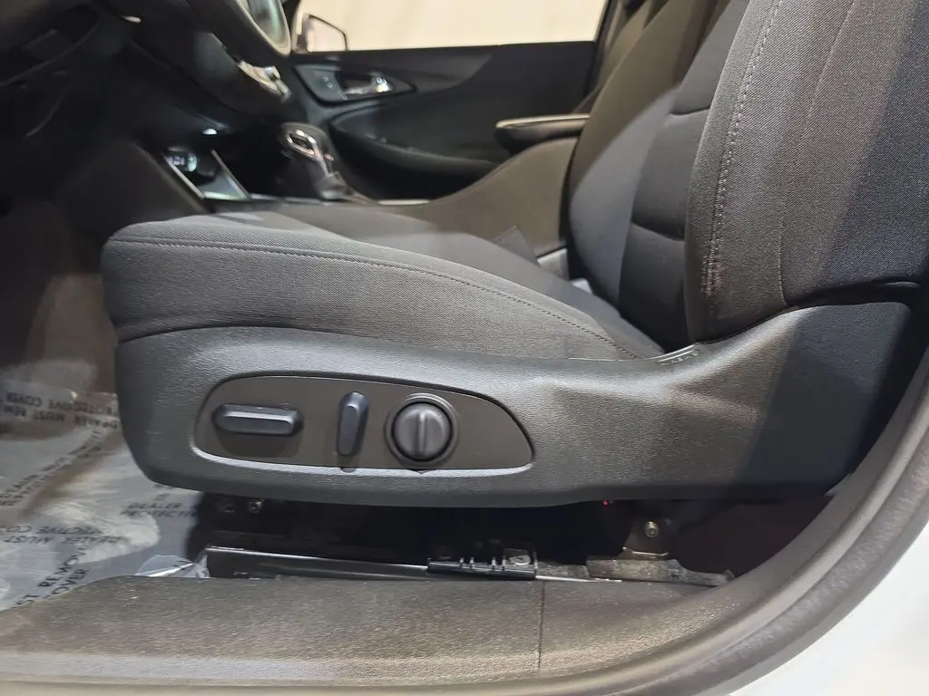2023 Chevrolet Malibu - $17,475