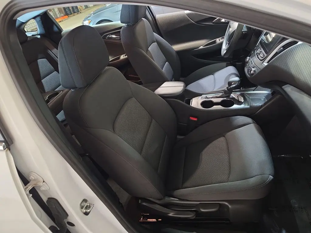 2023 Chevrolet Malibu - $17,475