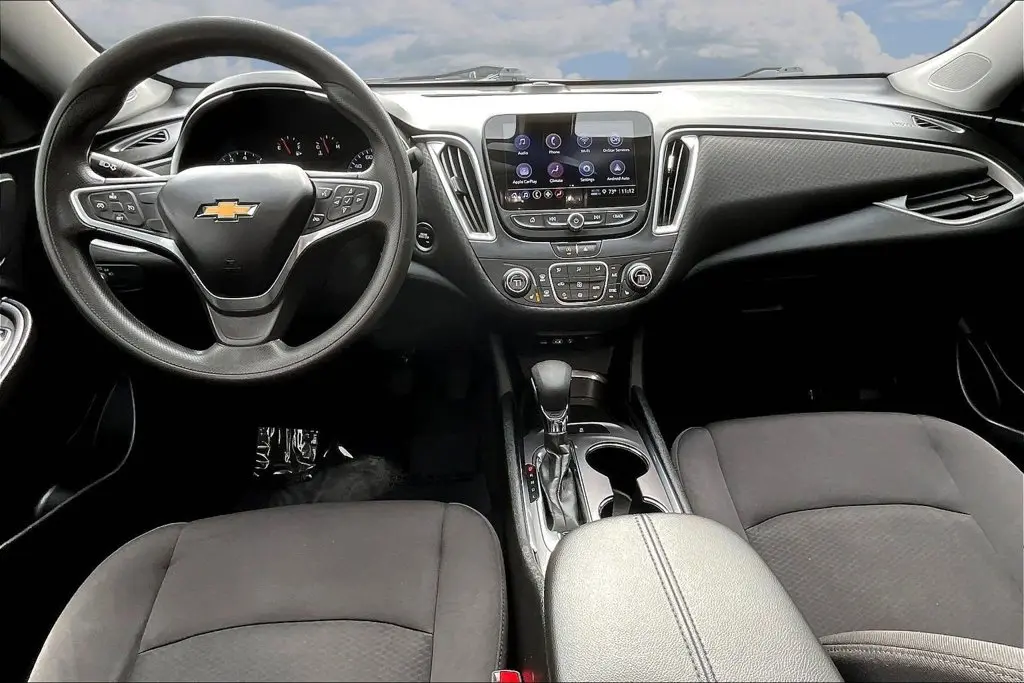 2022 Chevrolet Malibu - $17,815