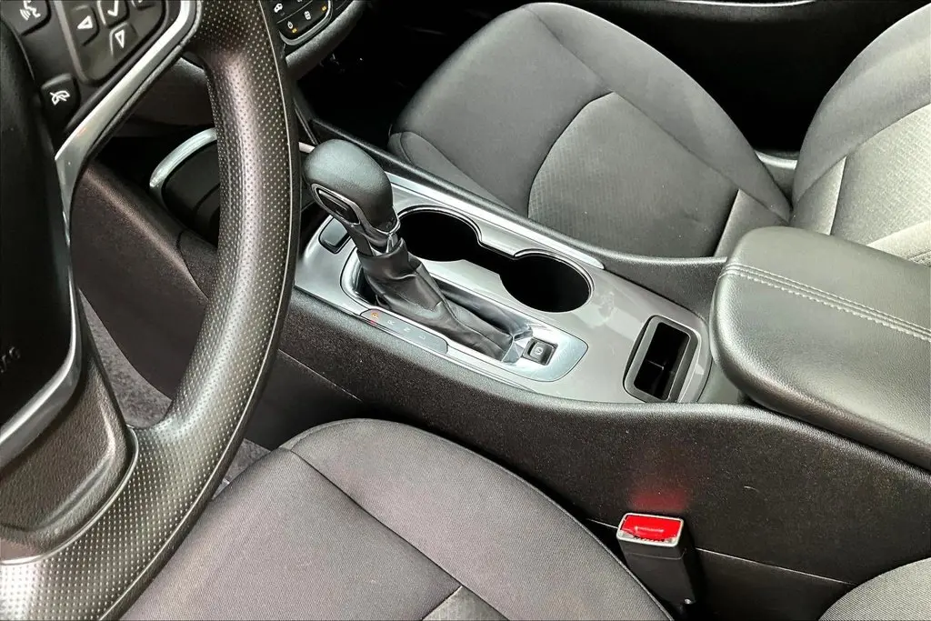 2022 Chevrolet Malibu - $17,815
