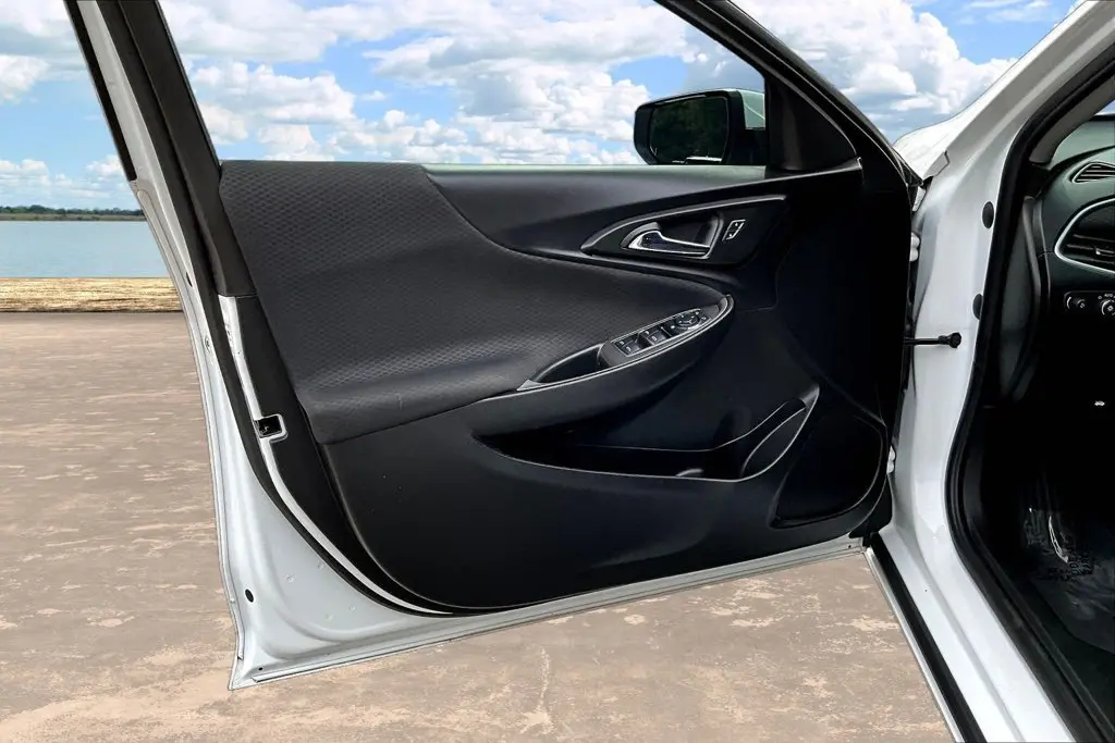 2022 Chevrolet Malibu - $17,815