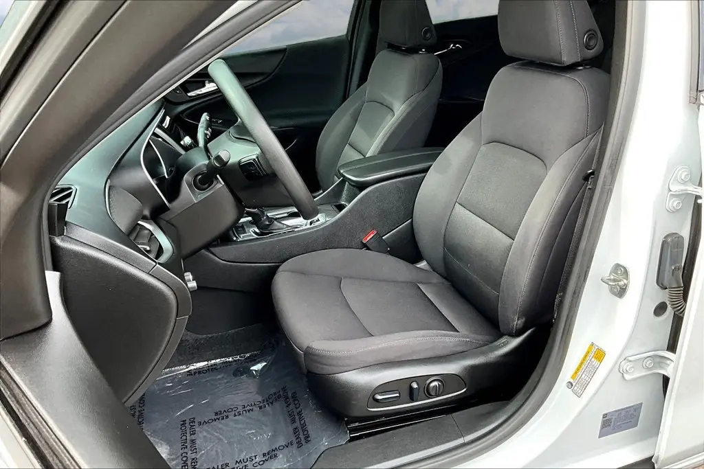 2022 Chevrolet Malibu - $17,815