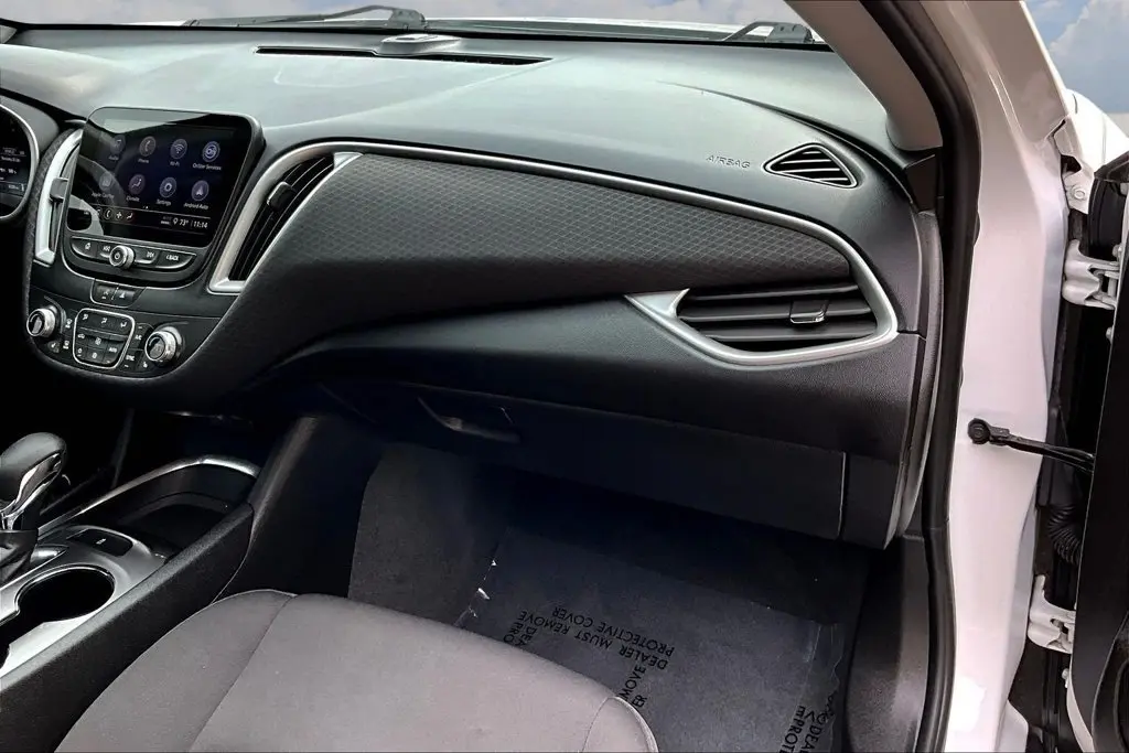 2022 Chevrolet Malibu - $17,815