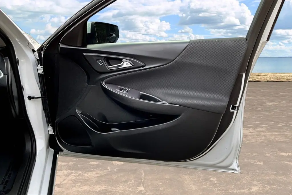 2022 Chevrolet Malibu - $17,815