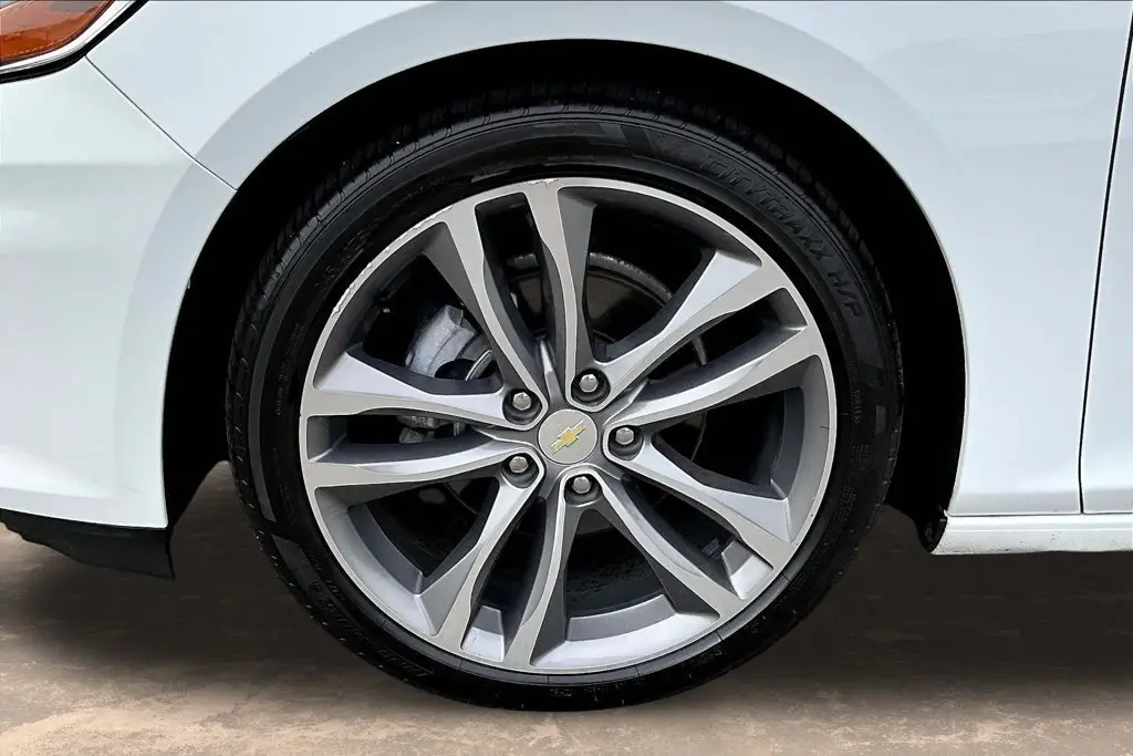 2022 Chevrolet Malibu - $17,815