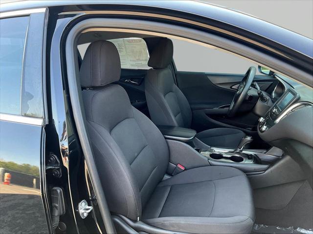 2017 Chevrolet Malibu - $11,057