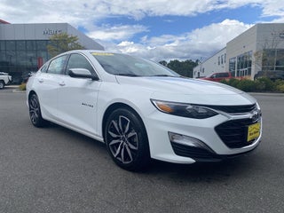 2025 Chevrolet Malibu with Summit White Exterior
