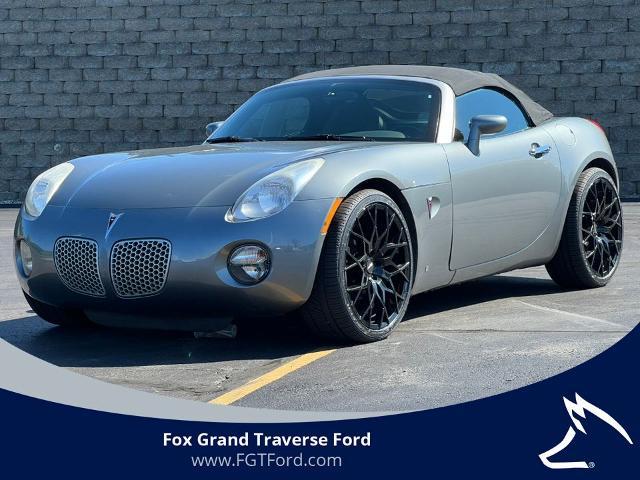 2006 Pontiac Solstice - $10,597