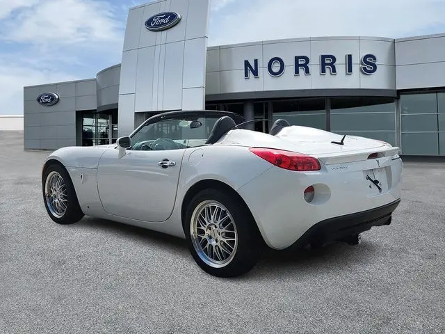 2008 Pontiac Solstice - $14,789