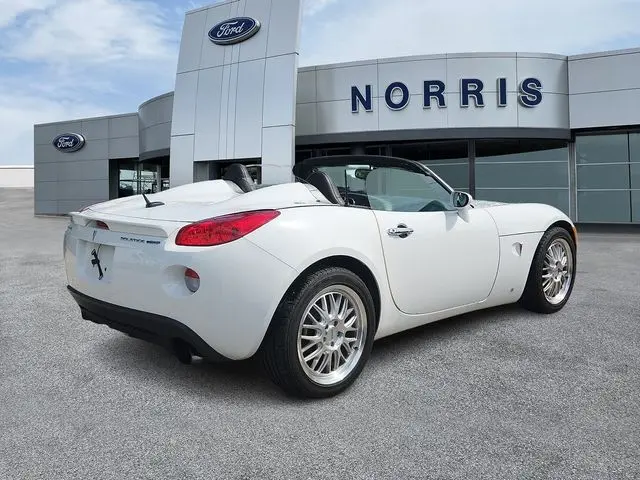 2008 Pontiac Solstice - $14,789